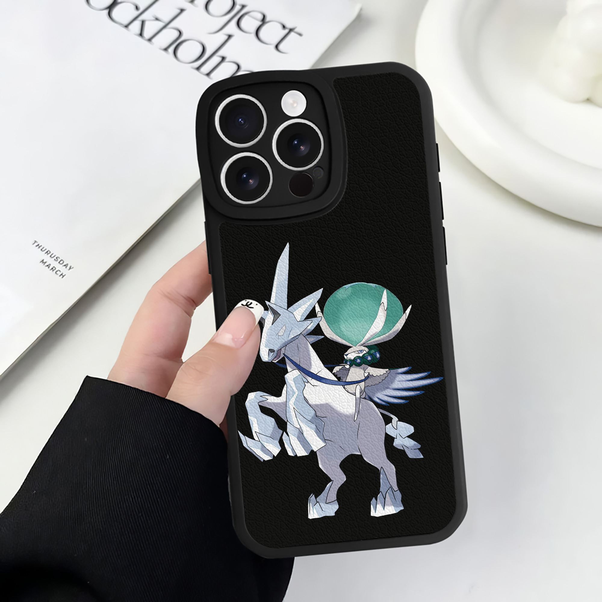 （画像用） ポケットモンスター Pokémon 【iPhone 16シリーズ対応】シリコンスマホケース（レザー調） 材質：シリコン